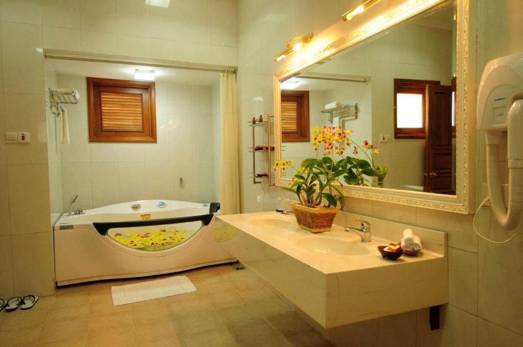 Myat Taw Win Hotel Naypyidaw Bagian luar foto