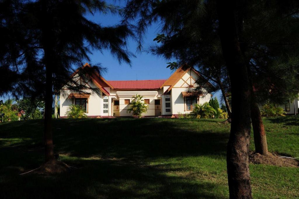 Myat Taw Win Hotel Naypyidaw Bagian luar foto