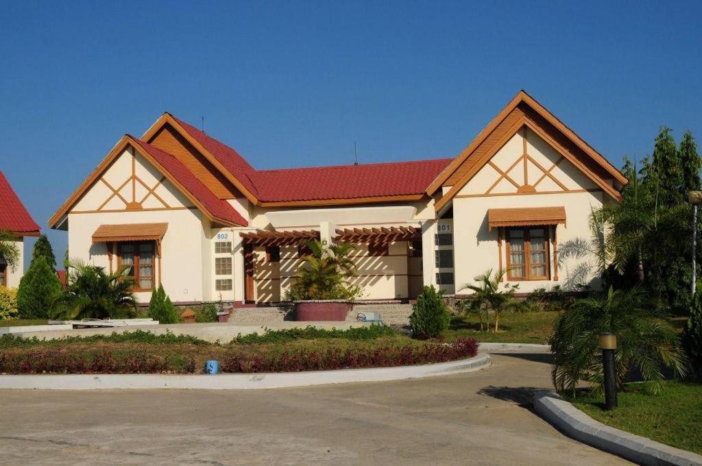 Myat Taw Win Hotel Naypyidaw Bagian luar foto
