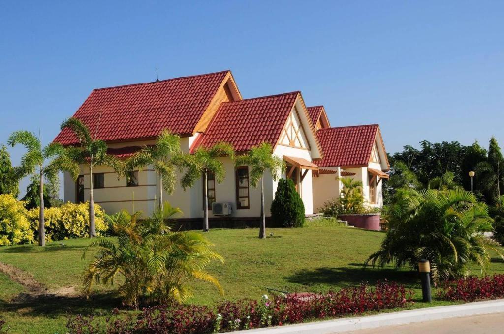 Myat Taw Win Hotel Naypyidaw Bagian luar foto