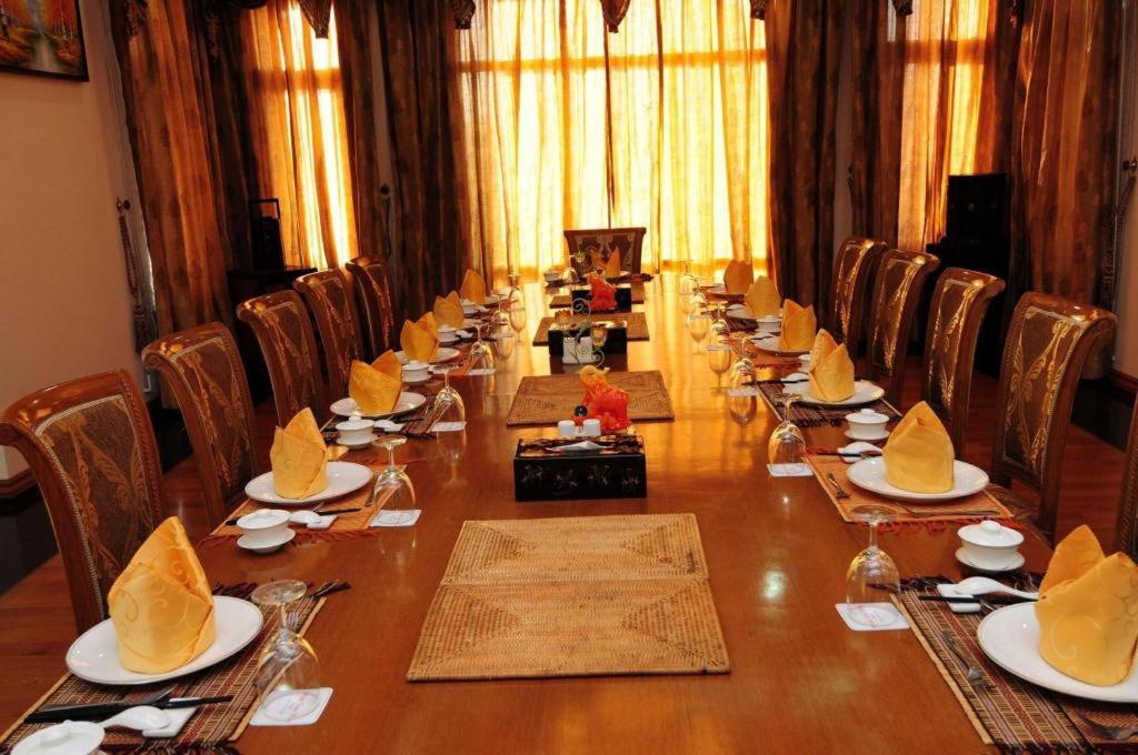 Myat Taw Win Hotel Naypyidaw Bagian luar foto
