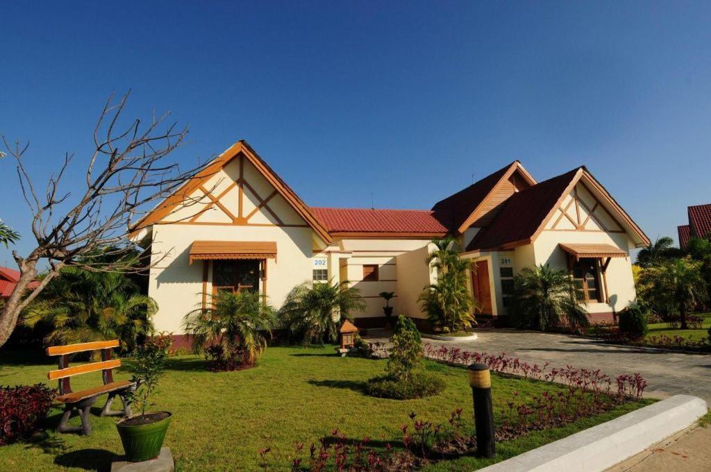 Myat Taw Win Hotel Naypyidaw Bagian luar foto