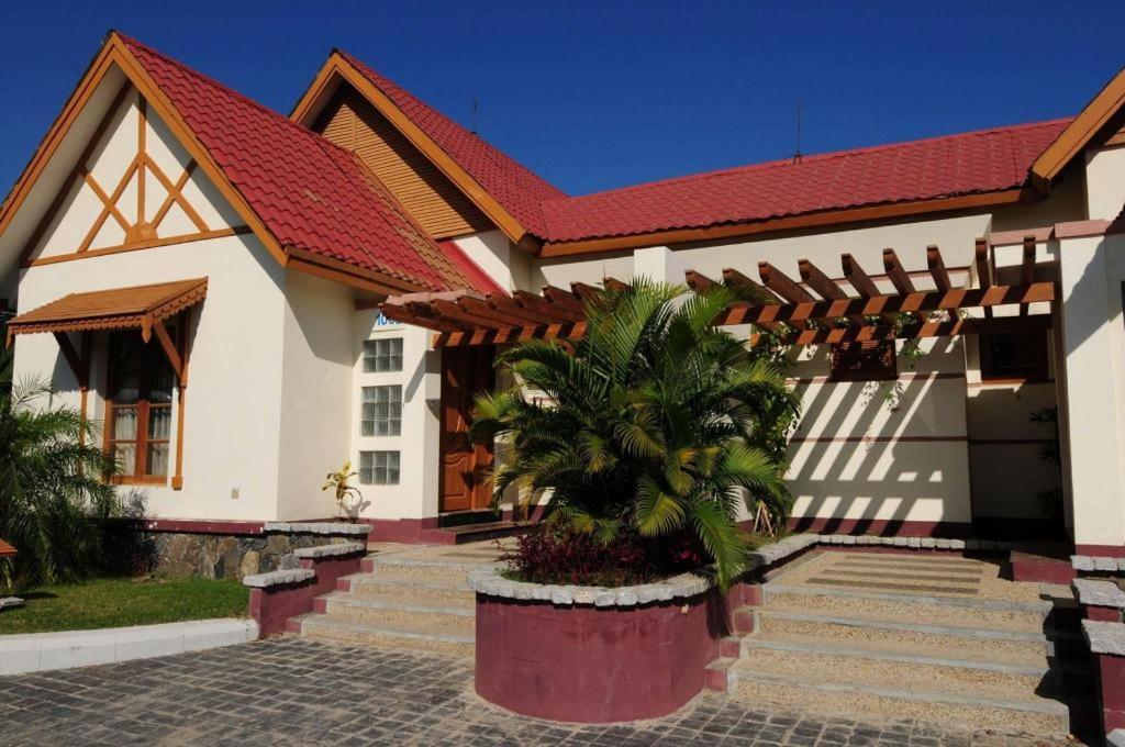 Myat Taw Win Hotel Naypyidaw Bagian luar foto